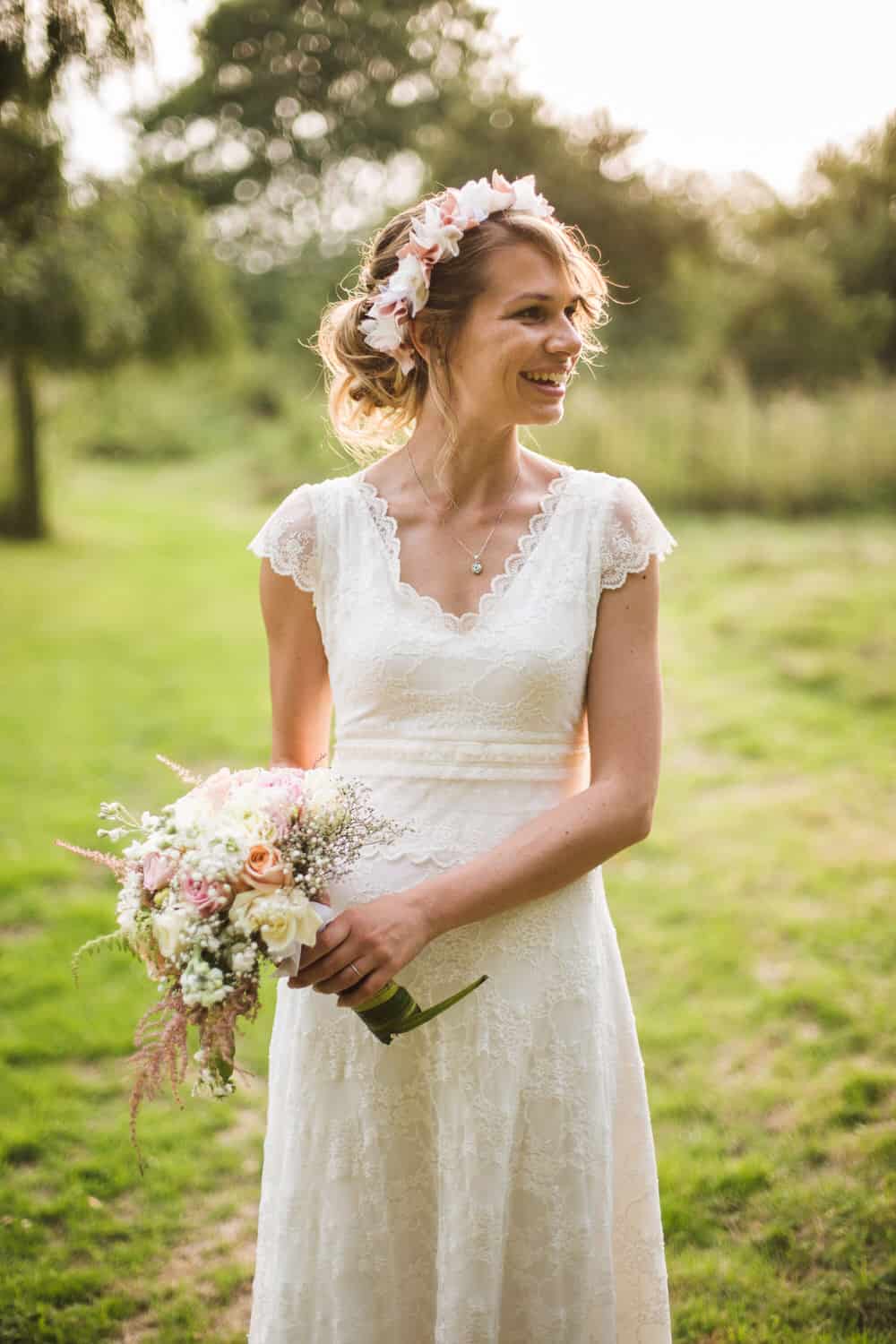 Photos de mariage à la ferme de la petite loge - mariage champêtre - Robe par Elsa Gary